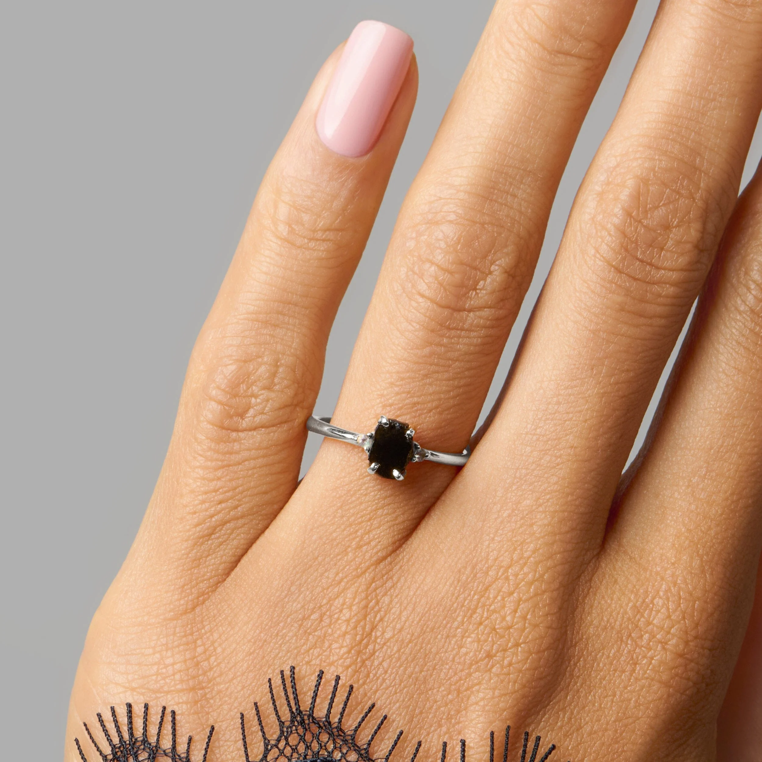 Black Obsidian Labradorite Ring - Petite Raw Allure - Image 2