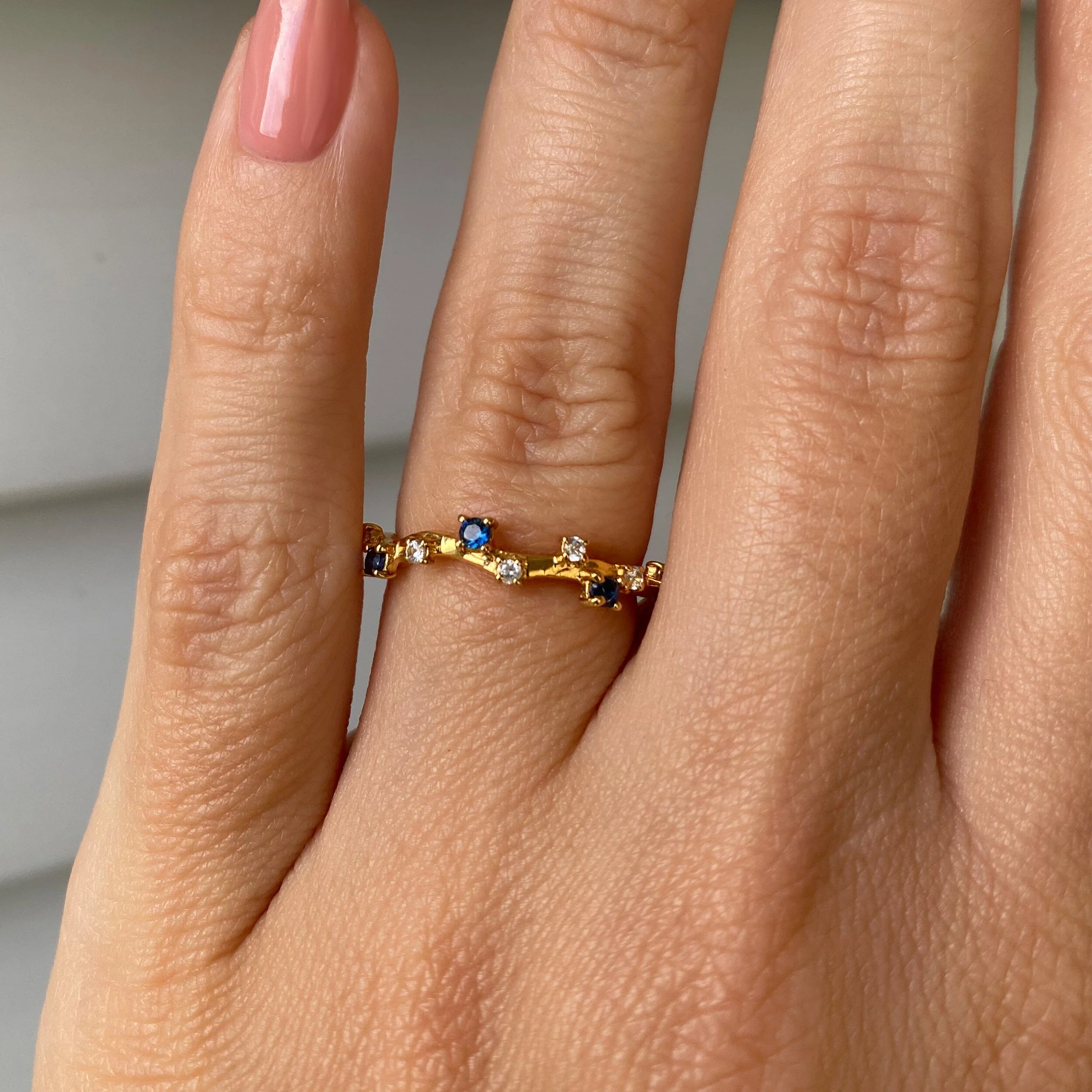 Blue Sapphire Ring - Stardust Band - Image 6